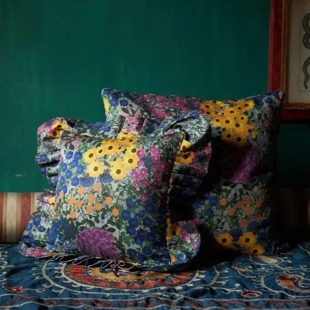 Sophie Williamson Design Ruffled Pillow Cover Pré Fleuri - Cover and Insert